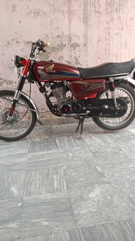 125 bike in lush condition 0