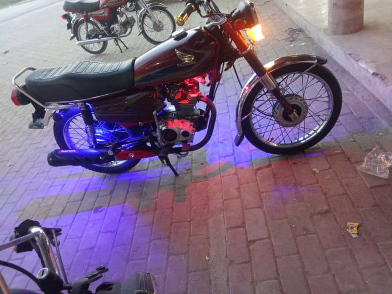 125 bike in lush condition 1