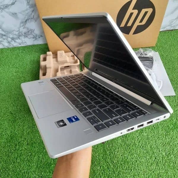 HP Core i7 7th Generation (Ram 8GB + SSD 256GB) Ultra Slim Laptop 3