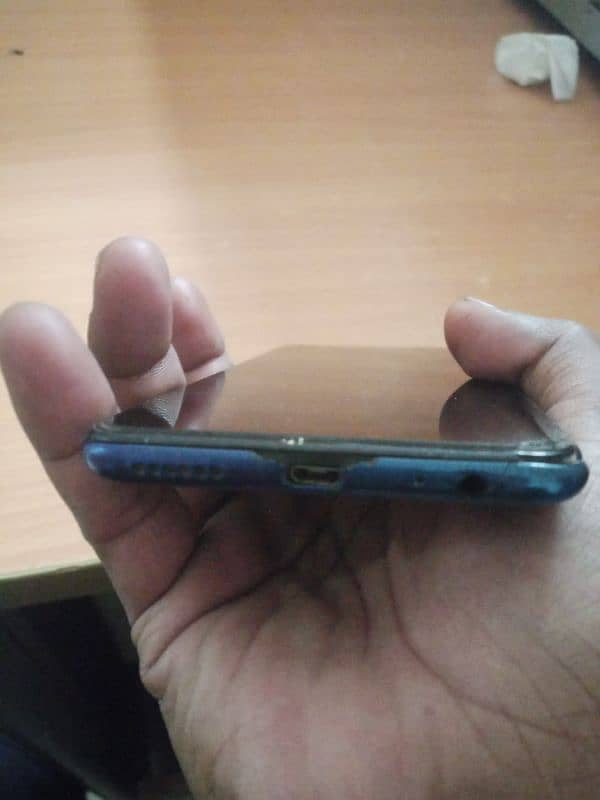 I m selling mobile phone 1