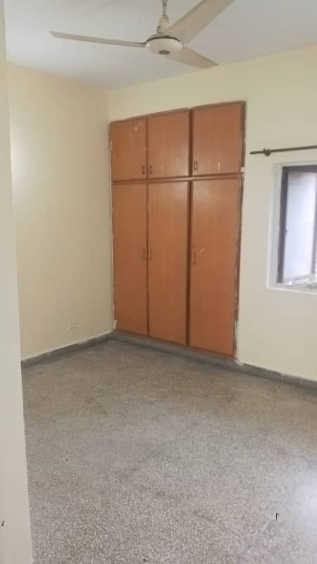 G11/3 ibne sina road D type flat For Rent 3rd floor family bachelor's Job person 0