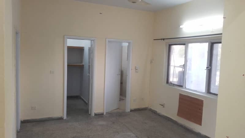 G11/3 ibne sina road D type flat For Rent 3rd floor family bachelor's Job person 4