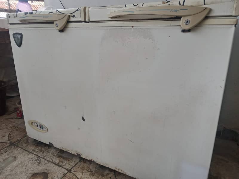 Waves double door freezer and fridge, Deluxe Model 12