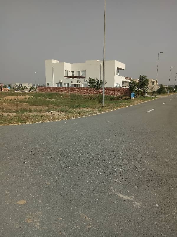 1 KANAL PLOT DHA PHASE 7 BLOCK W NEAR PARK TOP LOCATION NEAR RAYA 2