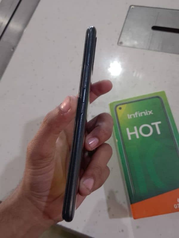 infinix Hot 10 4+64 Box Available. 0