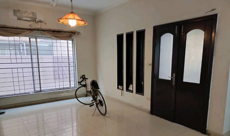 House For sale In Rs. 18000000 7