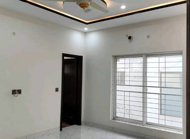 In Bahria Town - Sector E House For sale Sized 10 Marla 6