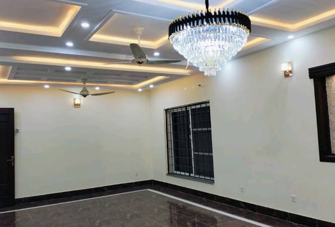 10 Marla House In Bahria Town Of Lahore Is Available For sale 6