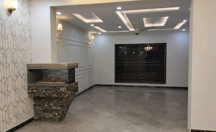 House Sized 1 Kanal Available In Bahria Town - Sector E 4