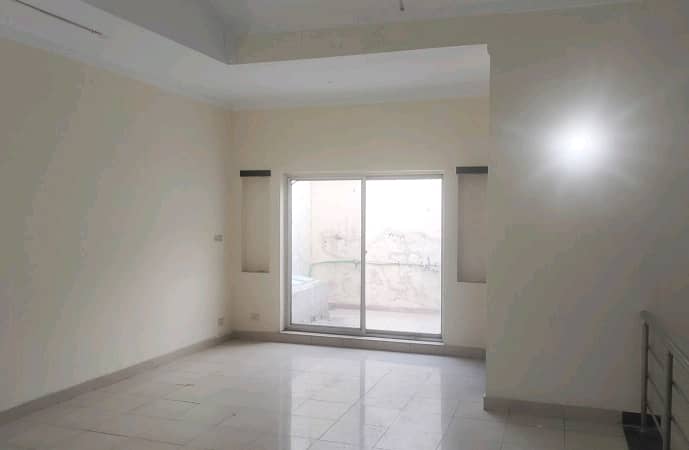 House Sized 1 Kanal Available In Bahria Town - Sector E 5