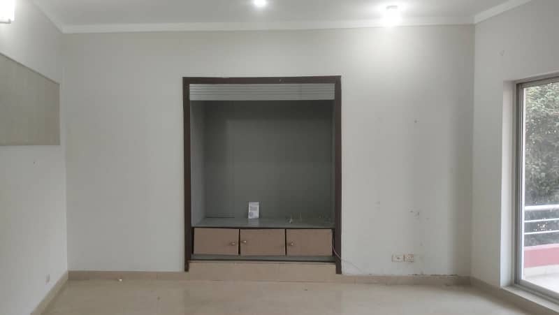 House Sized 1 Kanal Available In Bahria Town - Sector E 8