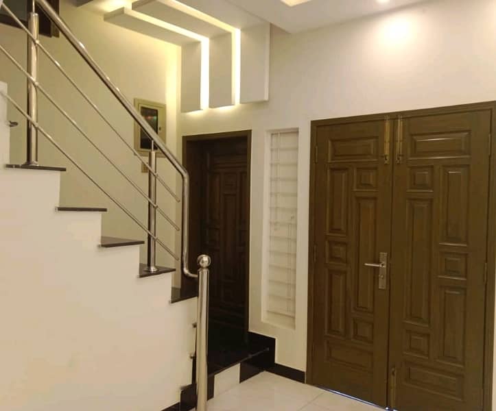 1 Kanal House Available In Bahria Town - Sector E For sale 3