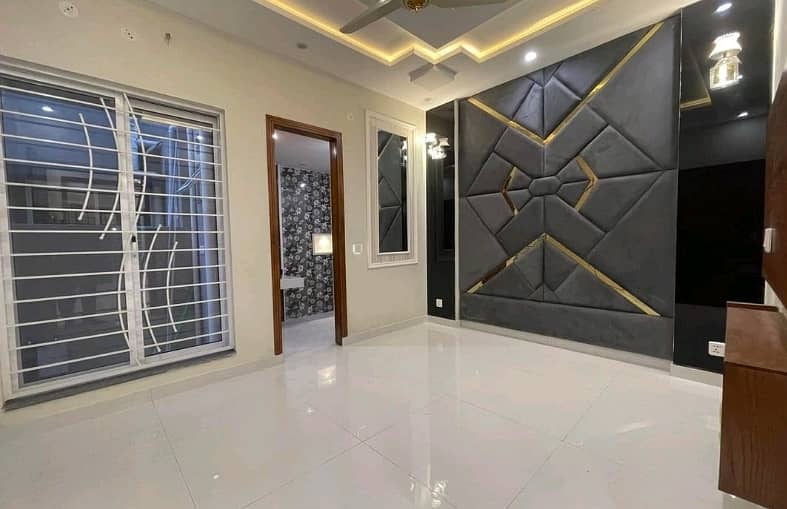 1 Kanal House Is Available For sale In Bahria Town - Sector E 0