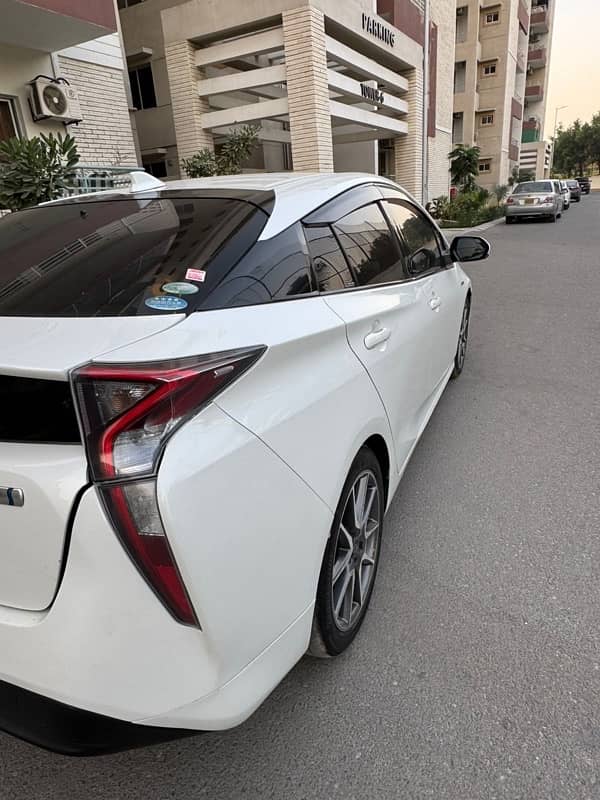 Toyota Prius 2015 ( New shape )/ Registered 2021 3