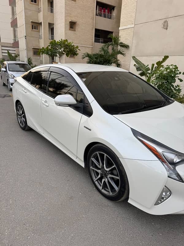 Toyota Prius 2015 ( New shape )/ Registered 2021 12