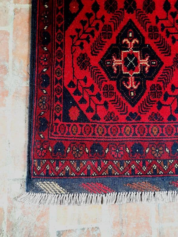 red rug for table or beautiful decorations 2