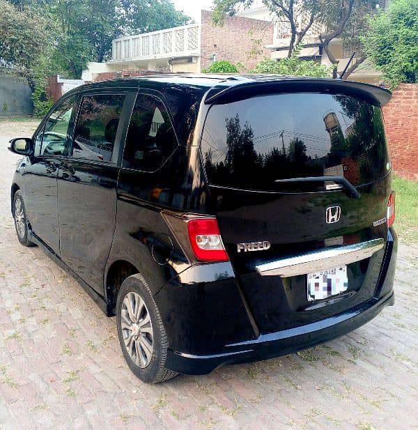 Honda Freed Hybrid 12-18 4