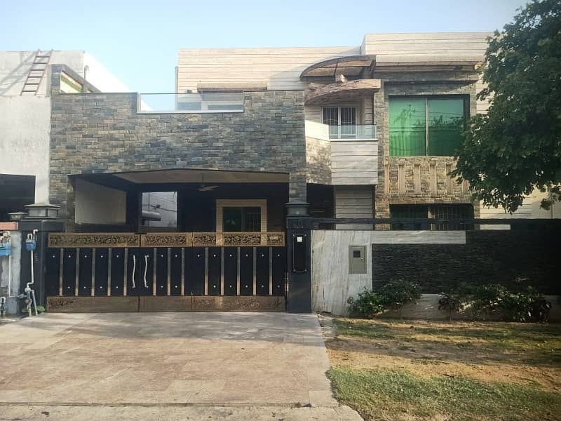 10 Marla Haider Design With Basement Main Boulevard Fully Renovated House Available For Sale 0