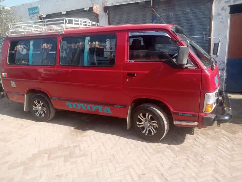 Toyota hiace 2