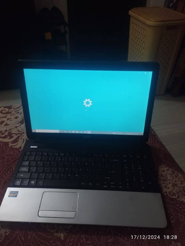 Acer laptop i3 4th generation 4 GB. 1 tb. 0