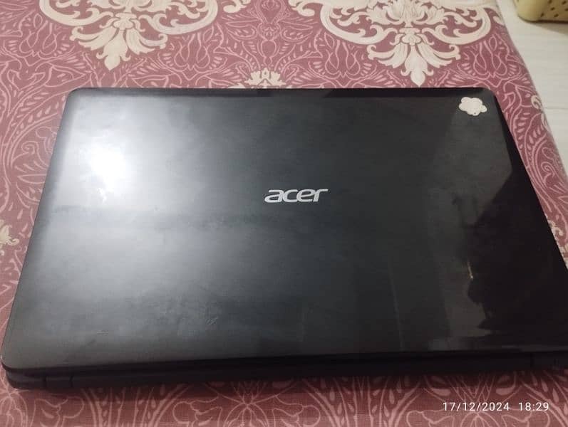 Acer laptop i3 4th generation 4 GB. 1 tb. 1