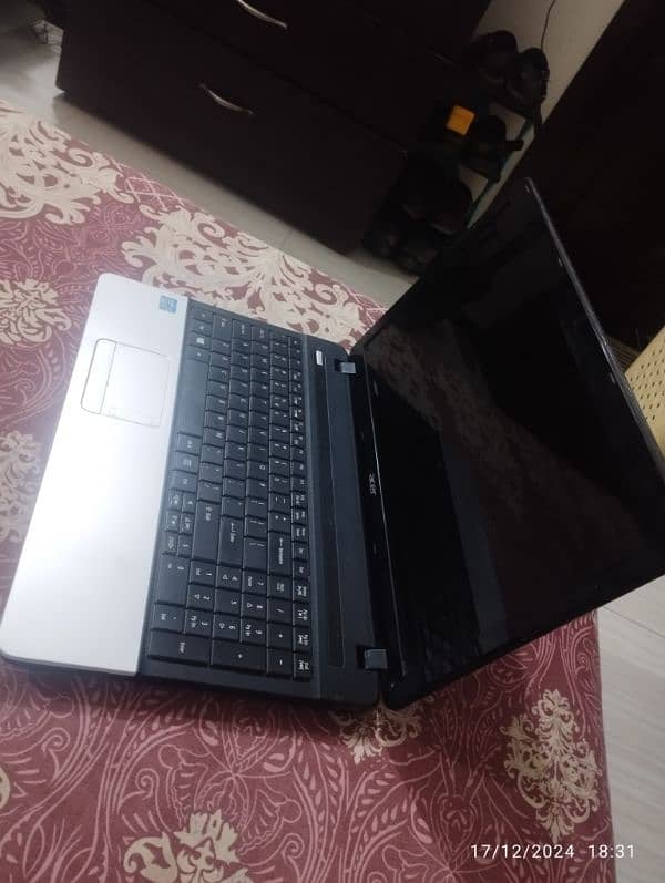 Acer laptop i3 4th generation 4 GB. 1 tb. 2