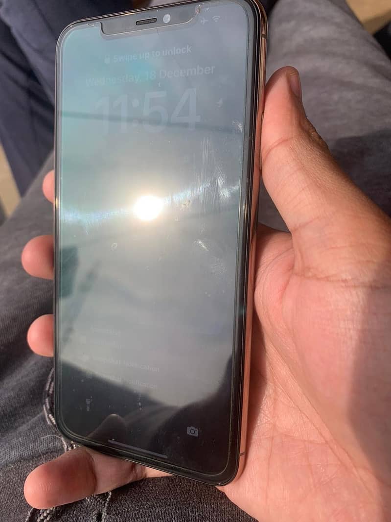 Apple iPhone 11 Pro Max Jv scratch less 3