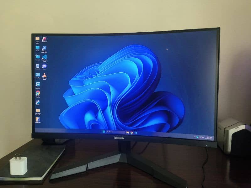 Redragon PEARL 24" Curve Gaming Monitor 0