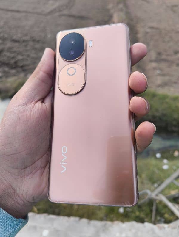 Vivo V40e 3