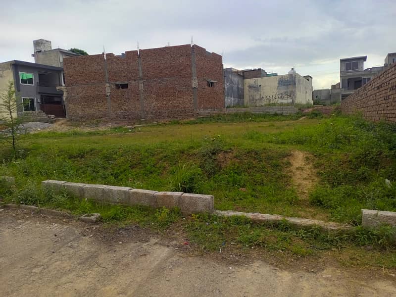 7 marla carnor plot available for sale prime location paris city f block carpets road water electricity available sewerage underground near nust double road 1