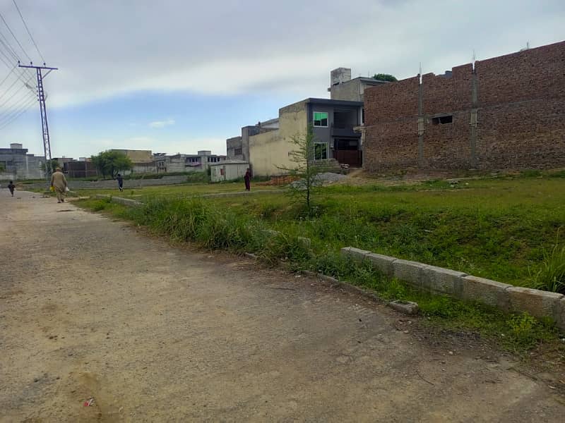 7 marla carnor plot available for sale prime location paris city f block carpets road water electricity available sewerage underground near nust double road 4