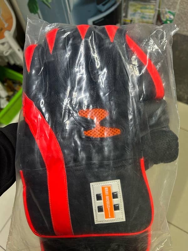 NEW KEEPING GLOVES FOR CRICKET 0