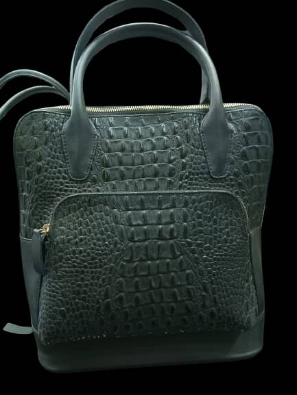 Ladies bag leather 100% urignal Available 2