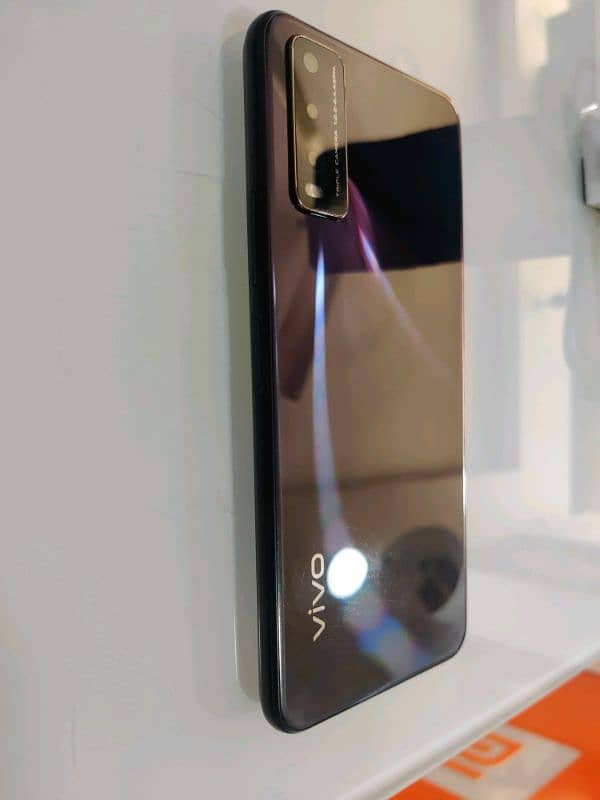 vivo y20 box charger sath ha 9.8/10 new condition 1