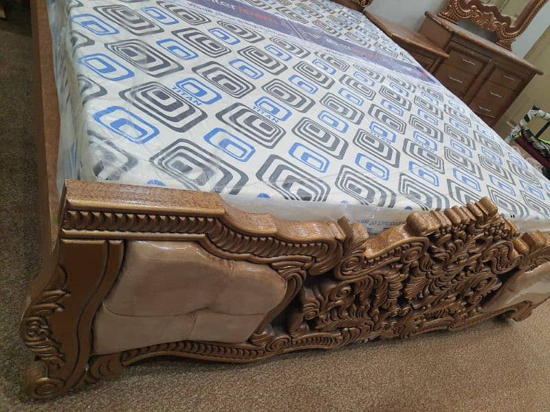 Carving bed set King size Cinyoti style new not used (only call me) 3