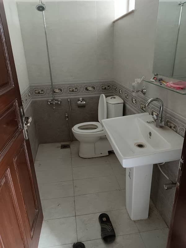 Double Road Corner House For Rent 5