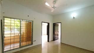 A Prime Location 5 Marla Flat In Askari 11 Sector C Lahore