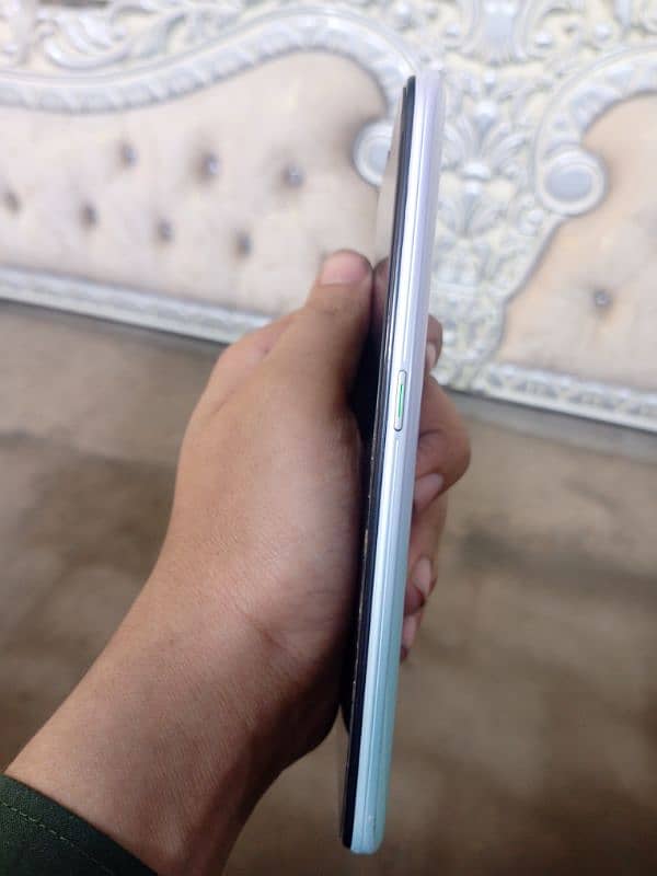 I'm selling oppo A9 20 20 10 by 10 condition all ok 1