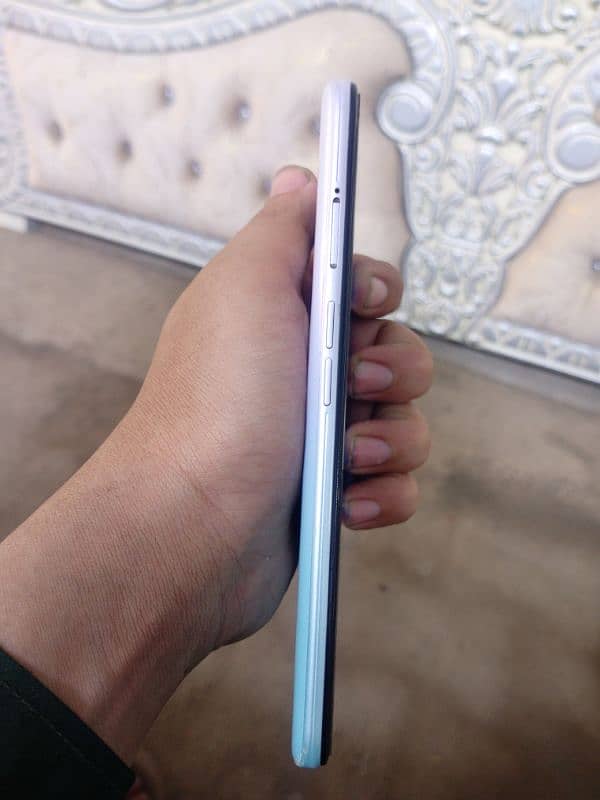 I'm selling oppo A9 20 20 10 by 10 condition all ok 4