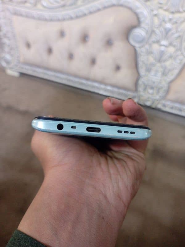 I'm selling oppo A9 20 20 10 by 10 condition all ok 5