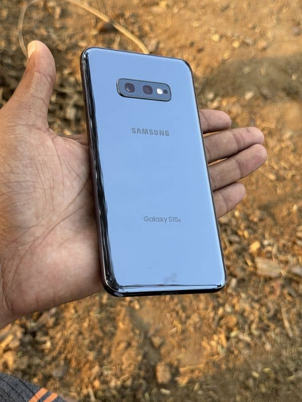 Samsung Galaxy S10e 0