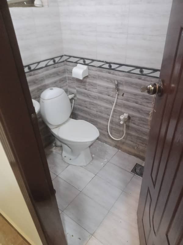 Upper portion for rent in g11 only bachelor's 4