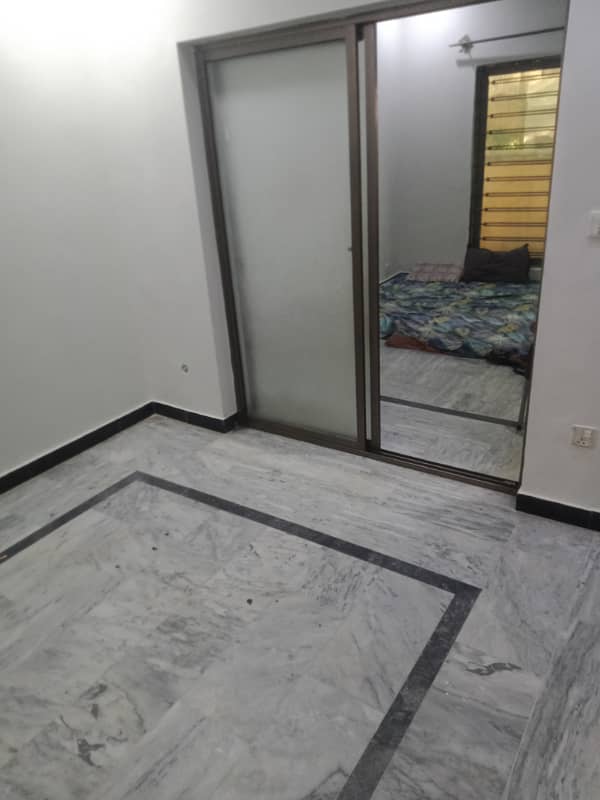 Upper portion for rent in g11 only bachelor's 5