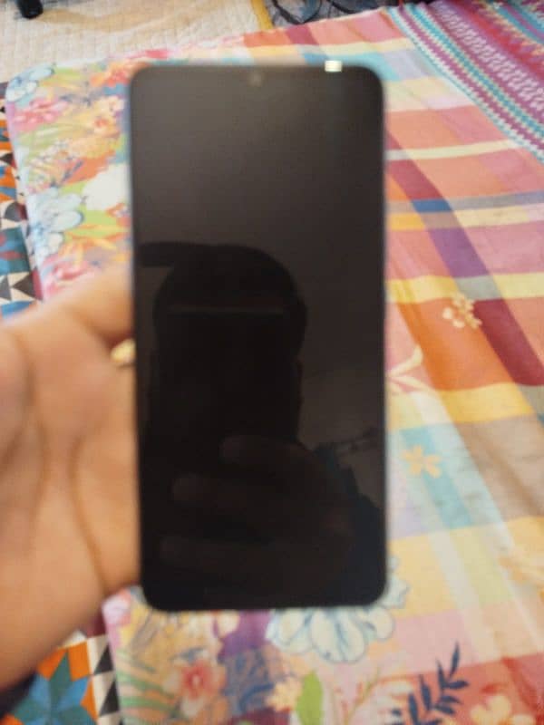 vivo s1 in good condition 4 128 with only box 0