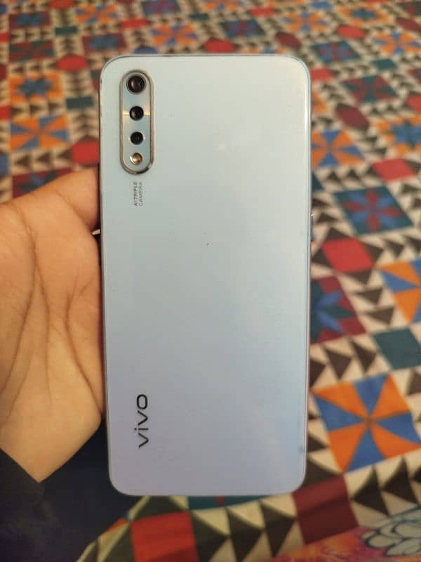 vivo s1 in good condition 4 128 with only box 2