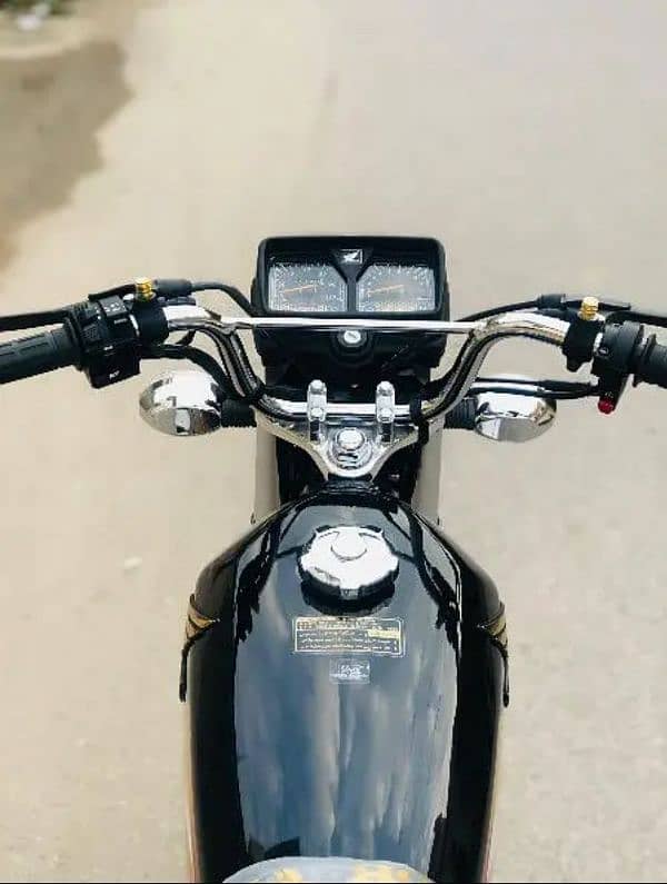 Honda 125 cc Spical Gold edition New bike 7