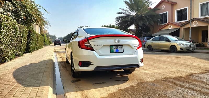 Honda Civic Oriel 2018 4