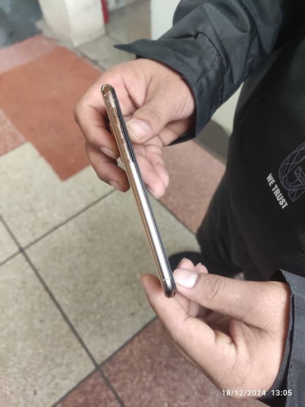 iPhone xs 256gb pta 3