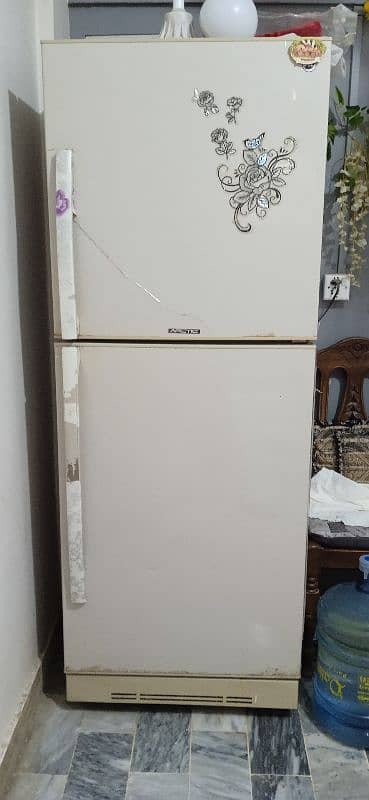 pel sull size refrigerator and. it freezer is extra large 0