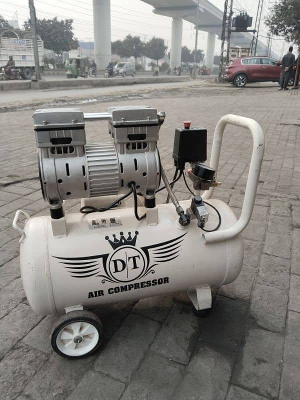 Oilfree Air Compressor 40L Tank 0